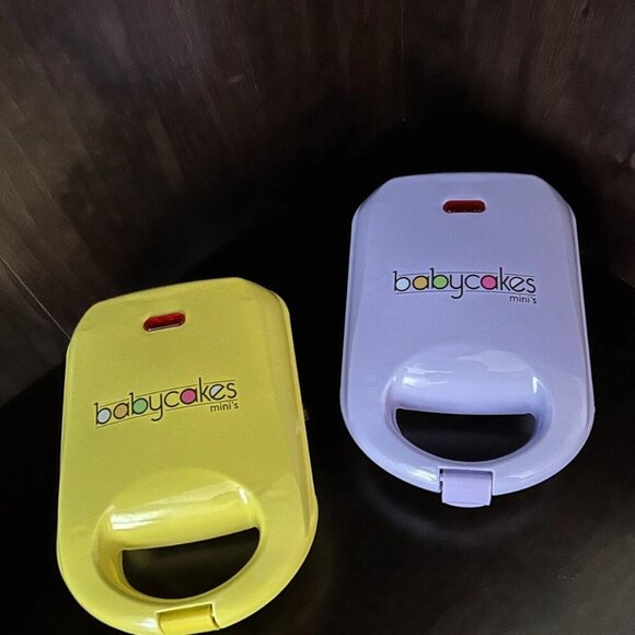 Set of 2 Babycakes Mini Donut AND Cake Pop Makers – Perfect for Baking - Picture 3 of 3